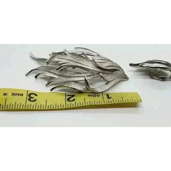 Vintage Crown Trifari Leaf Brooch Earrings Orig Set Silver Rare